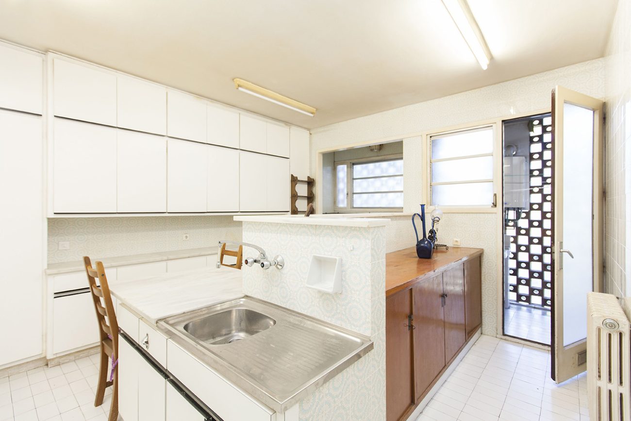 Great opportunity to reform in an exclusive urbanization in Pedralbes