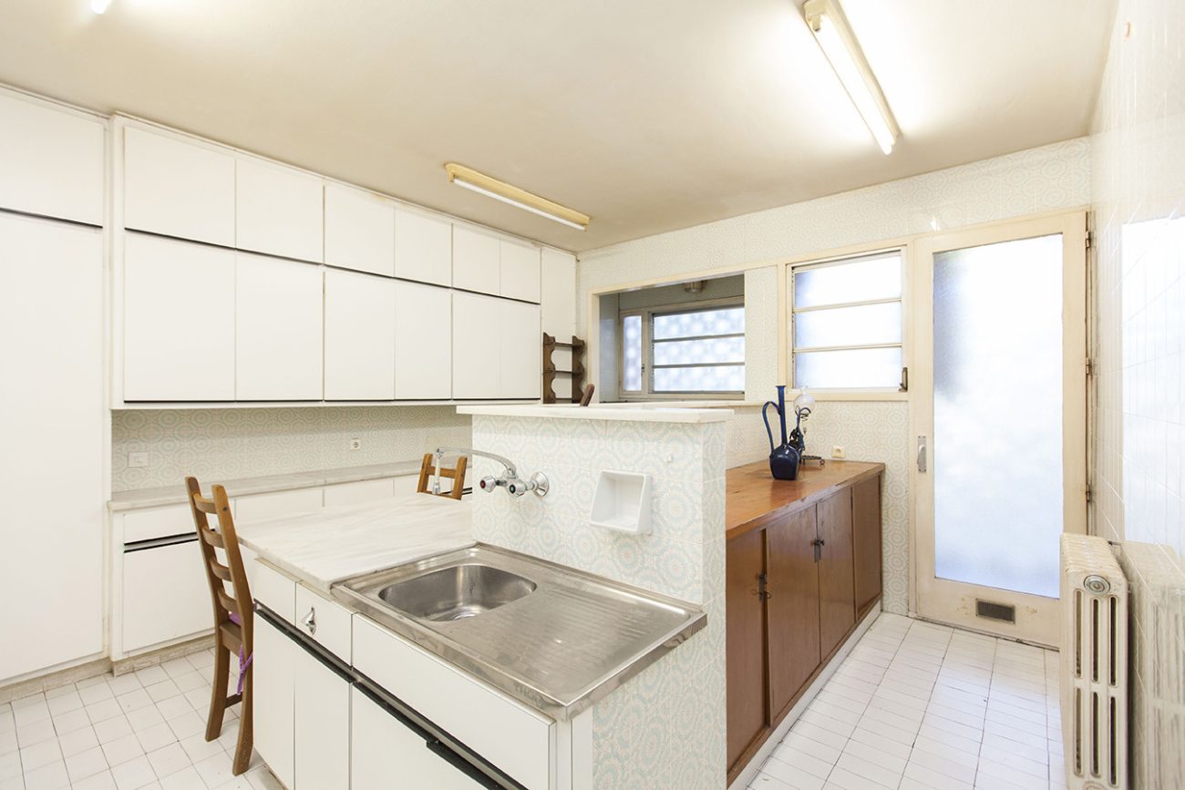 Great opportunity to reform in an exclusive urbanization in Pedralbes