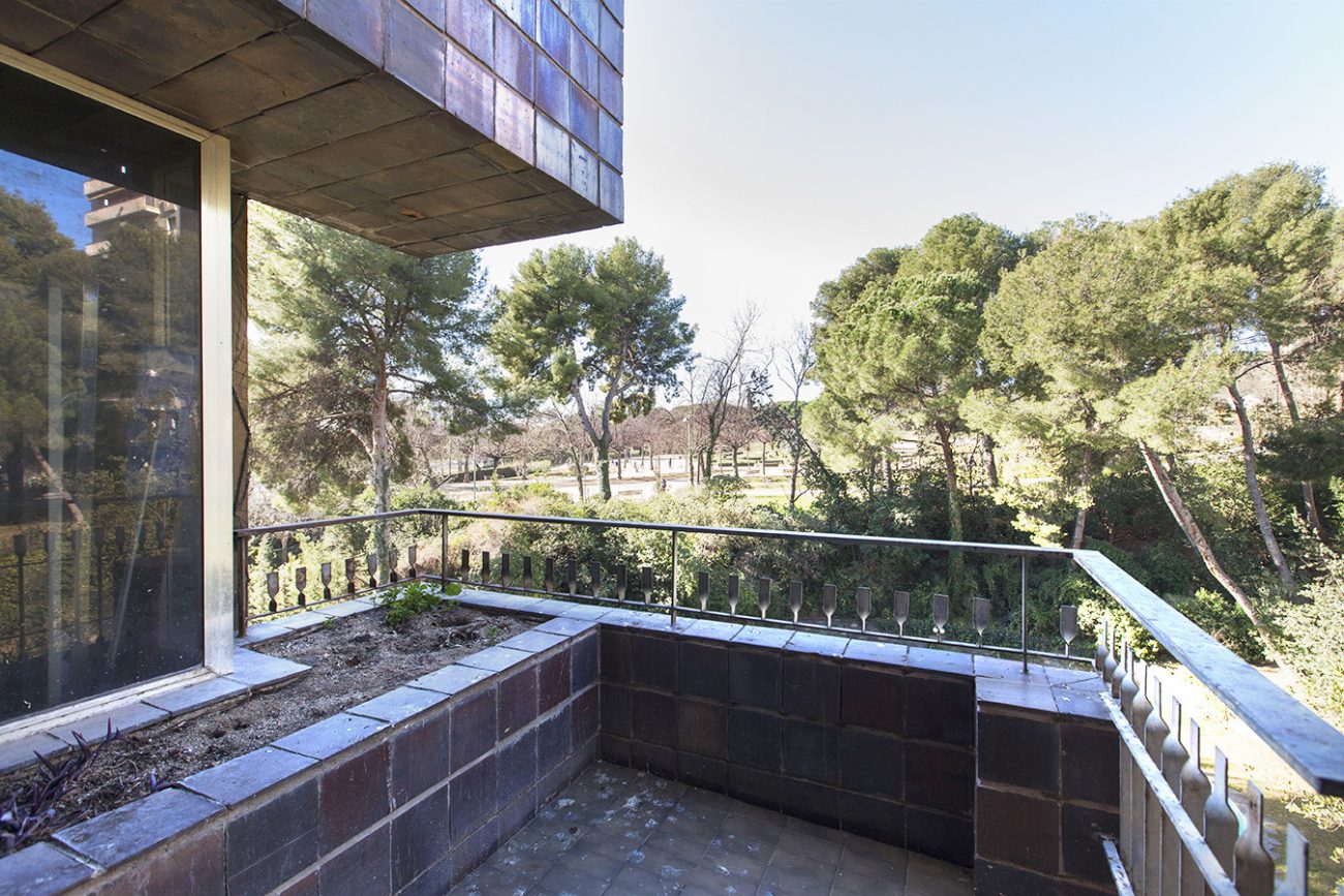 Great opportunity to reform in an exclusive urbanization in Pedralbes