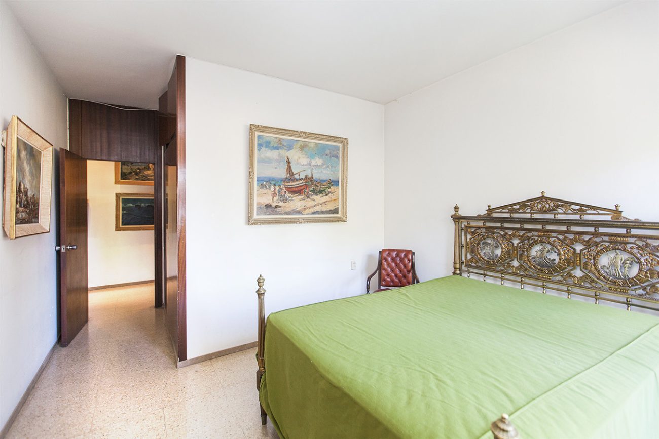 Great opportunity to reform in an exclusive urbanization in Pedralbes