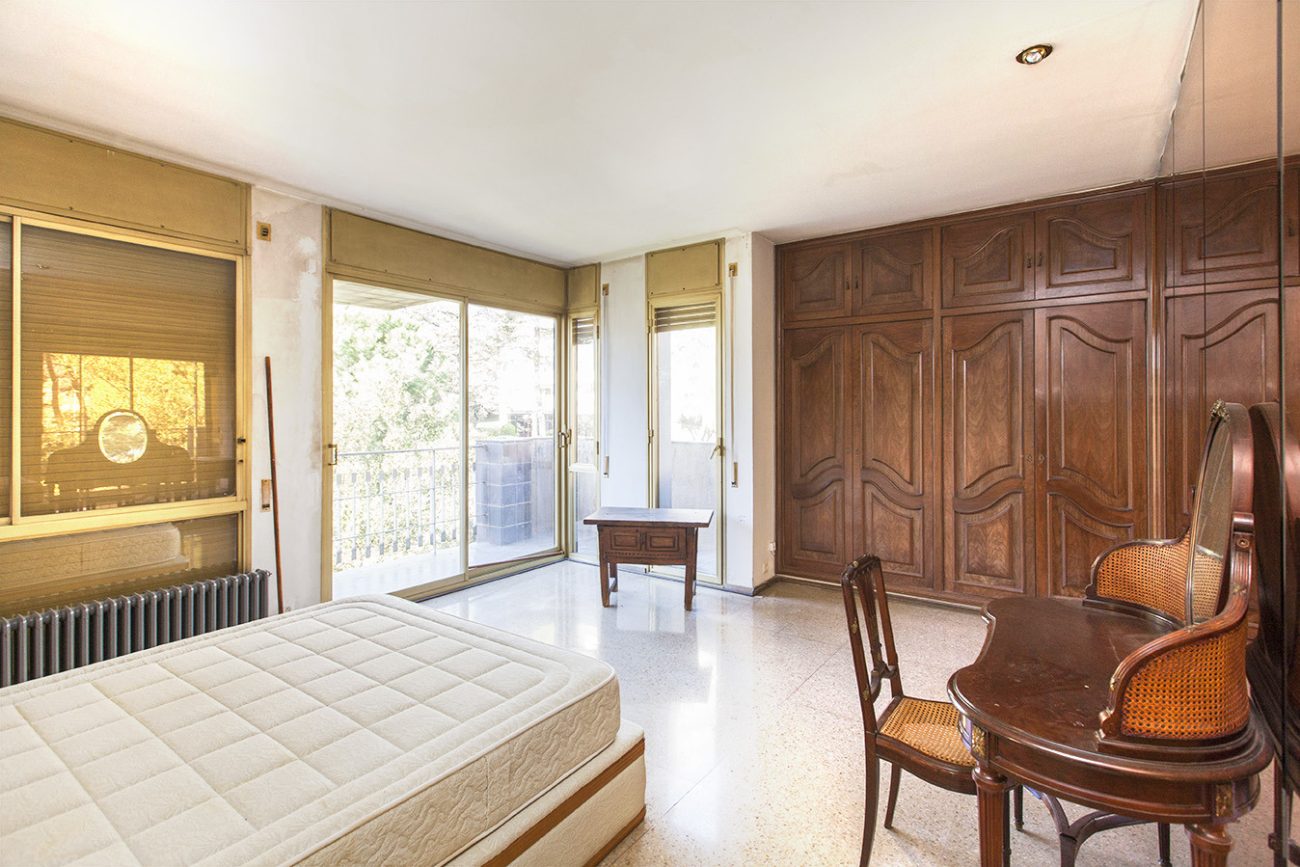 Great opportunity to reform in an exclusive urbanization in Pedralbes
