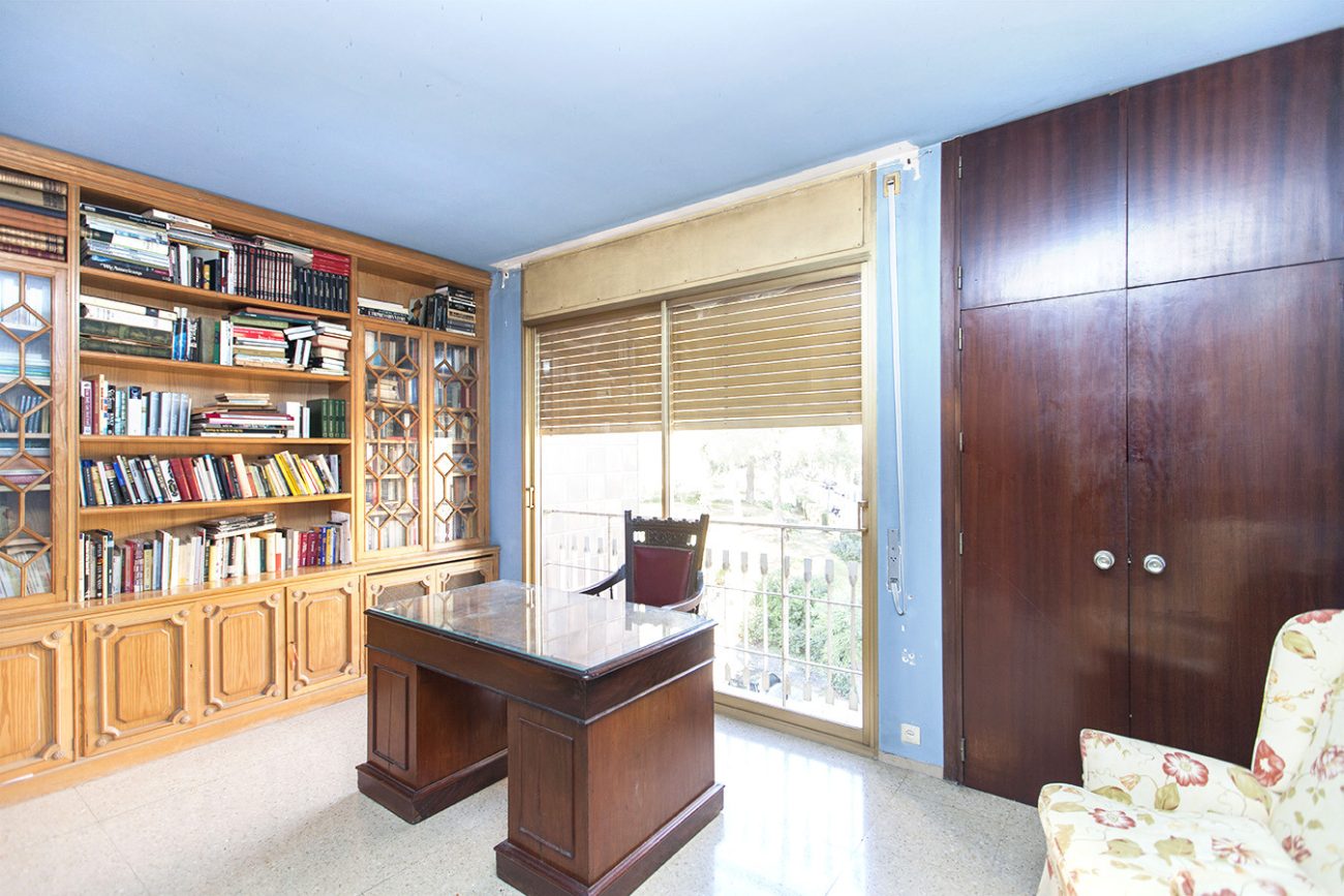 Great opportunity to reform in an exclusive urbanization in Pedralbes