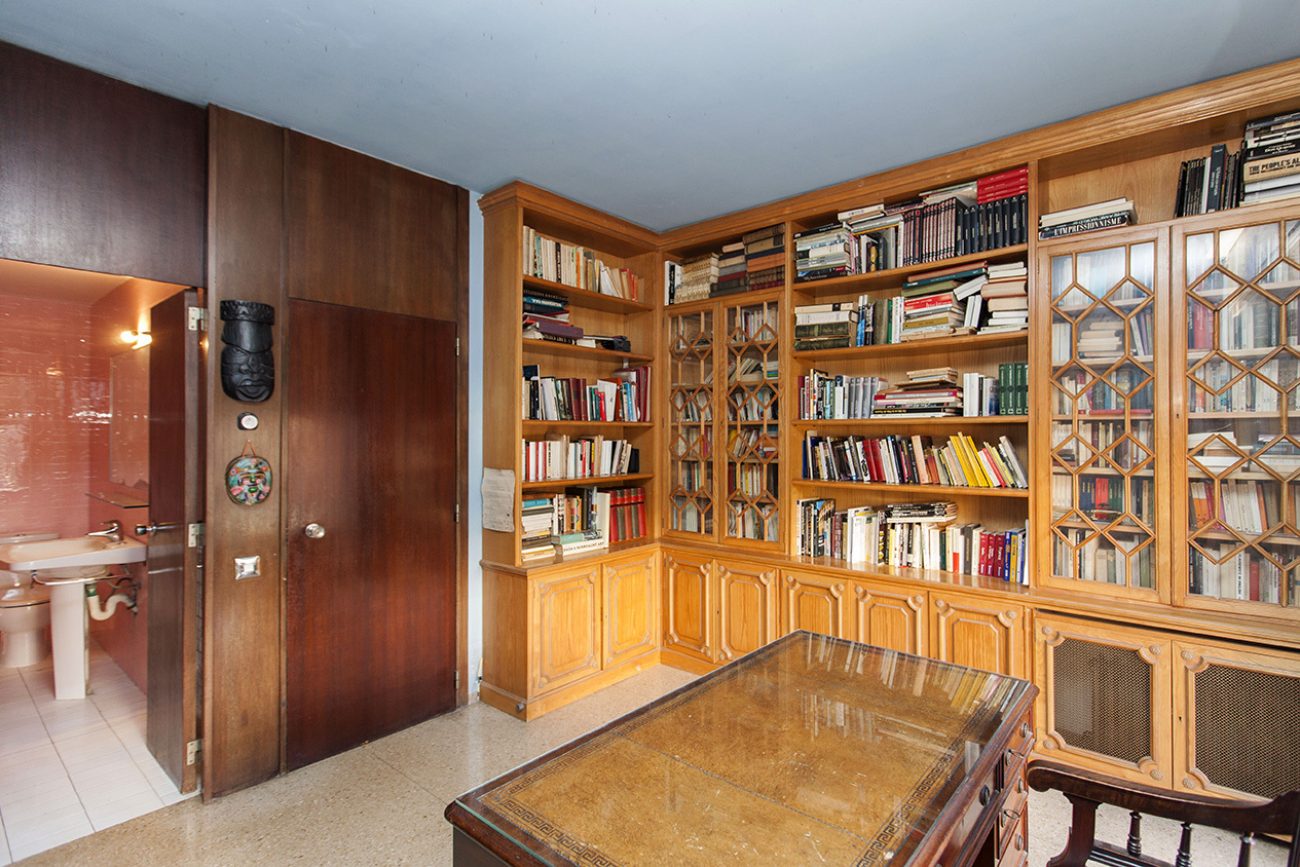 Great opportunity to reform in an exclusive urbanization in Pedralbes