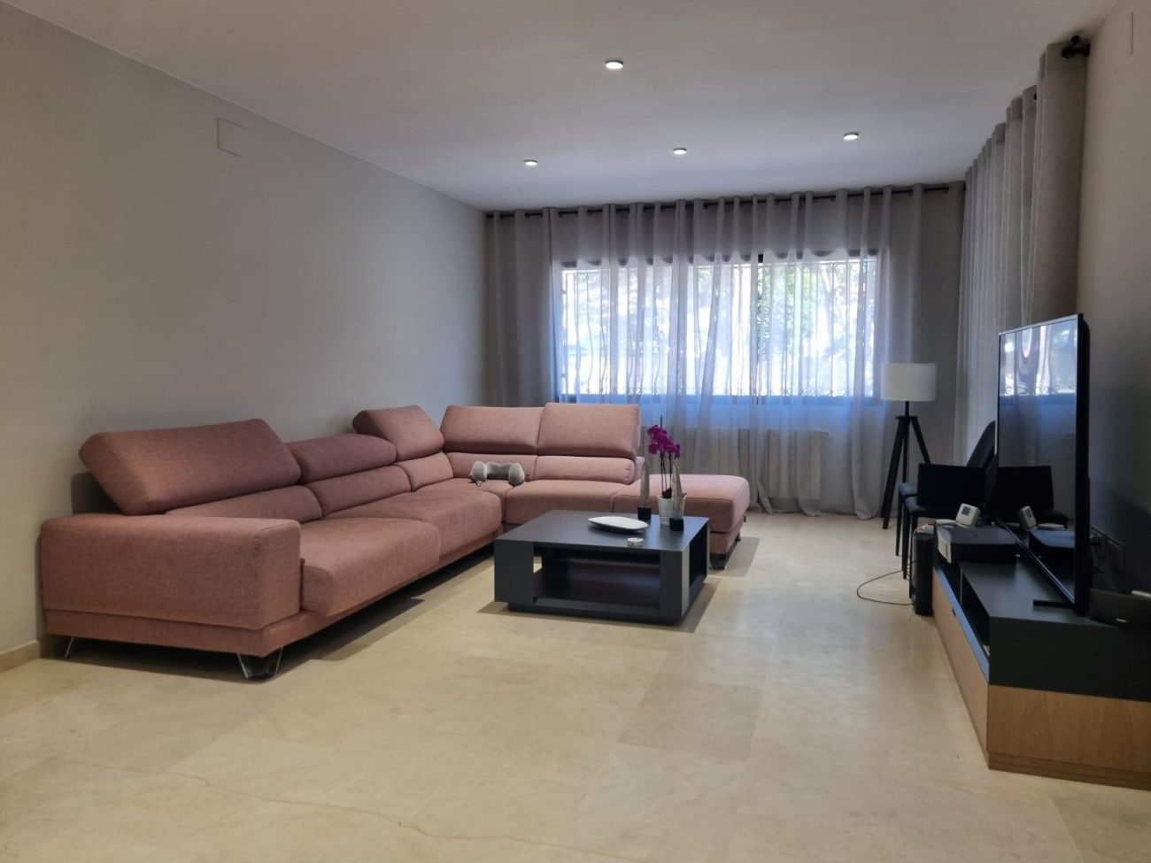 Location of the house: the quietest area, less than 100 meters to Castelldefels beach