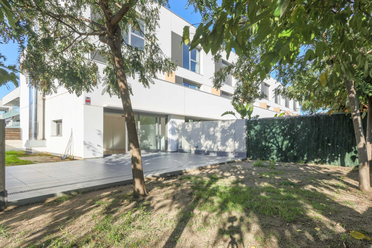 Charming Corner Townhouse Near the Sea in Sitges