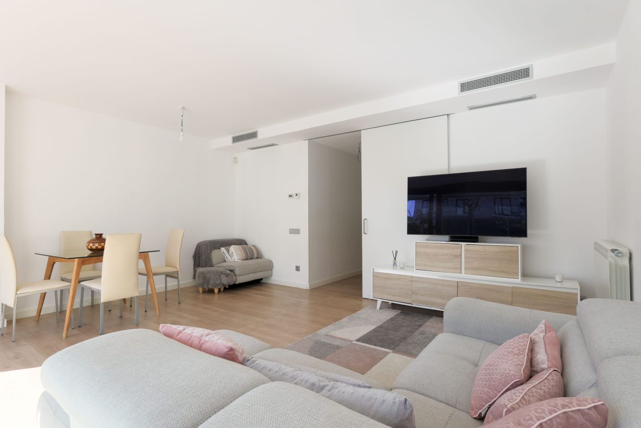 Townhouse in El Vinyet, Sitges — private garden and 5 minutes from the beach