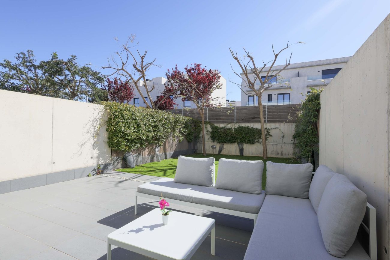 Townhouse in El Vinyet, Sitges — private garden and 5 minutes from the beach
