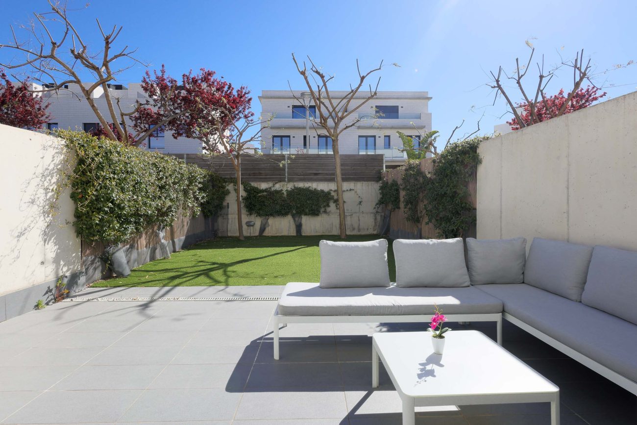 Townhouse in El Vinyet, Sitges — private garden and 5 minutes from the beach