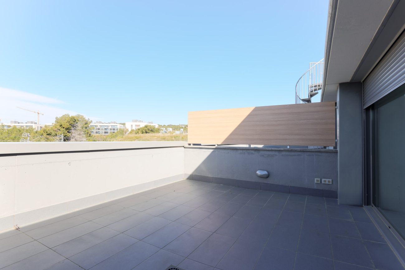 Townhouse in El Vinyet, Sitges — private garden and 5 minutes from the beach