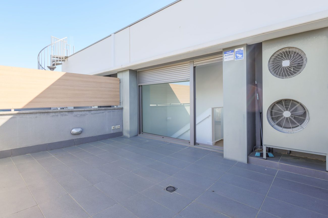 Townhouse in El Vinyet, Sitges — private garden and 5 minutes from the beach