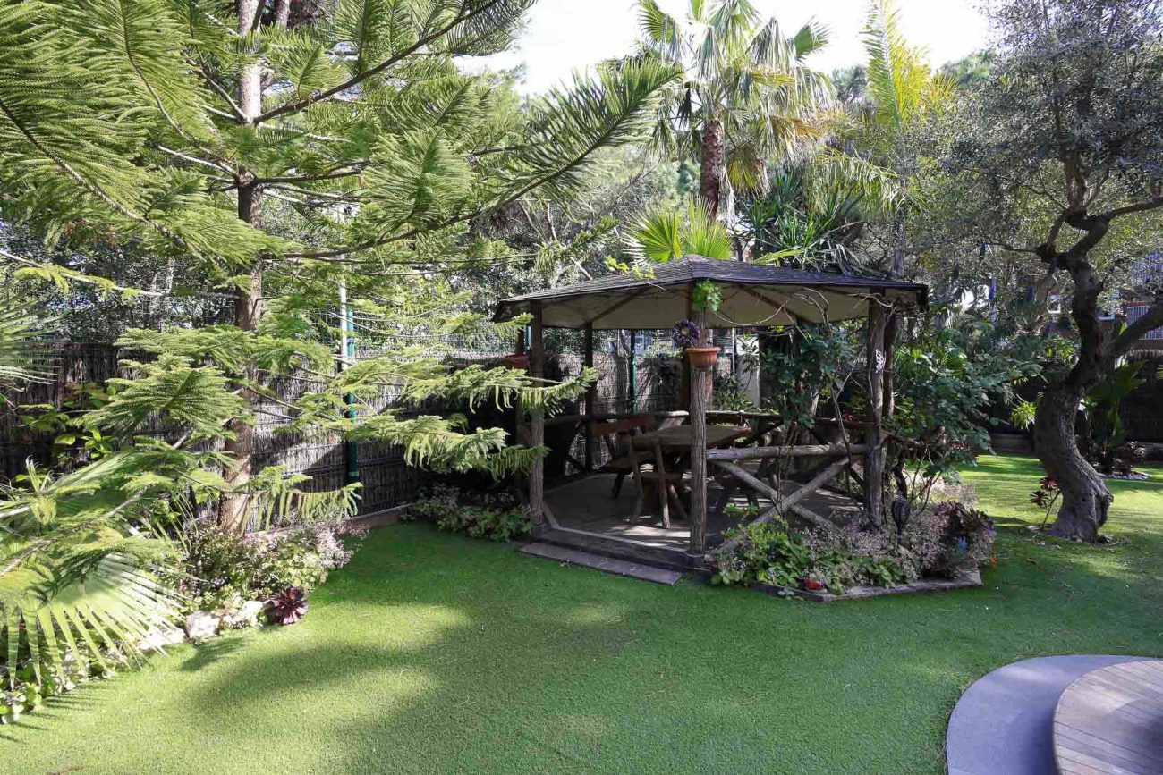 Villa in Gavà Mar — second line to the sea with private garden, pool and privacy