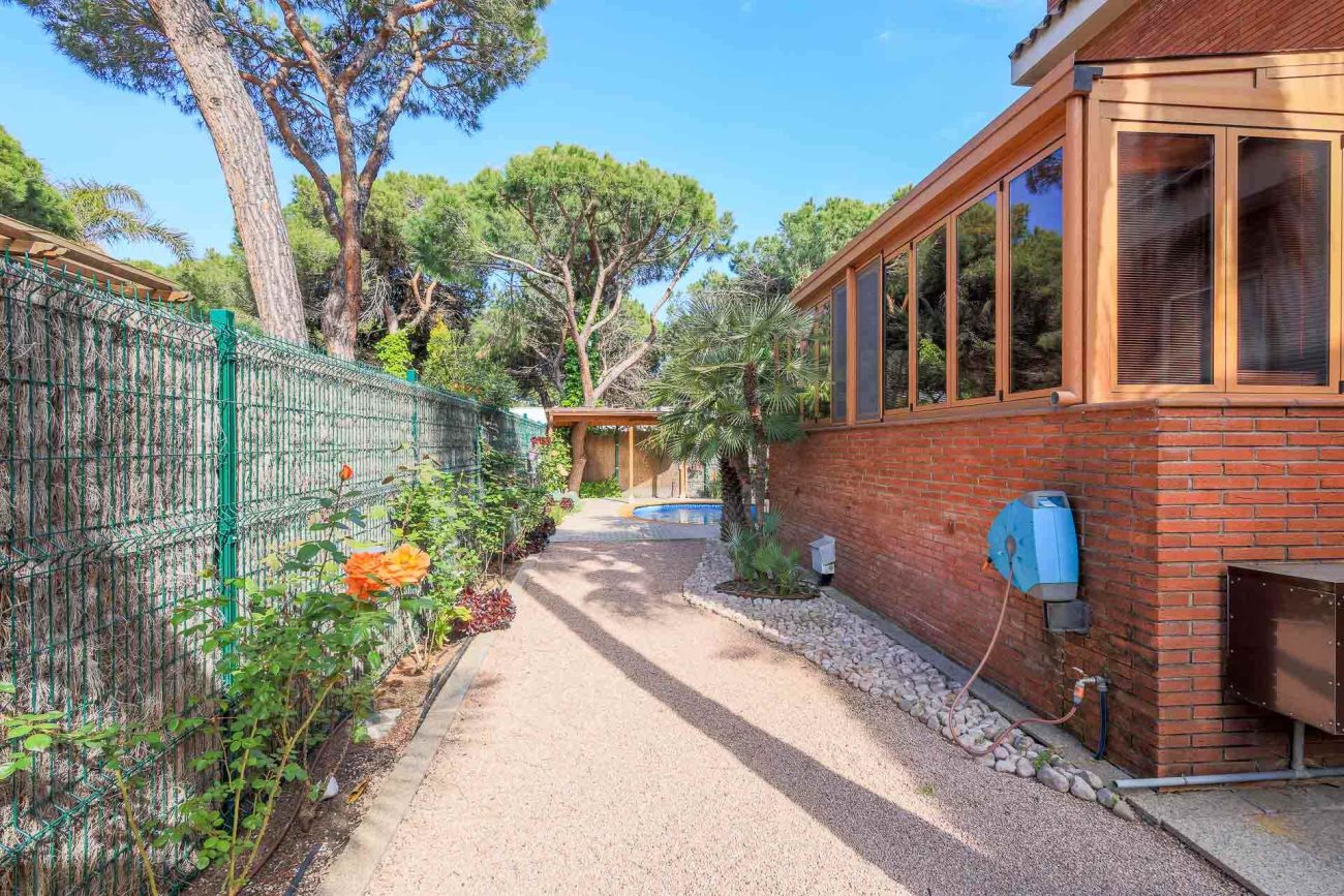 Villa in Gavà Mar — second line to the sea with private garden, pool and privacy