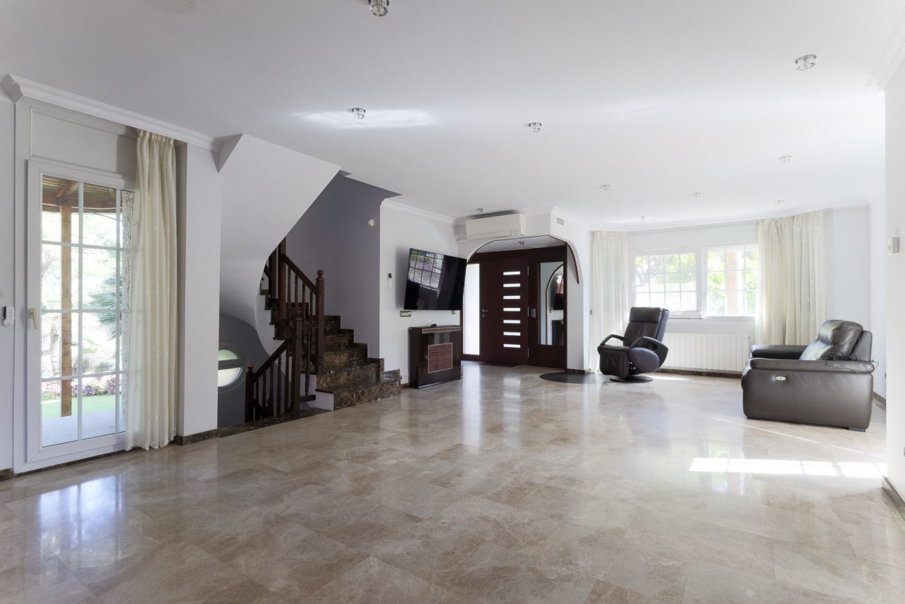 Villa in Gavà Mar — second line to the sea with private garden, pool and privacy