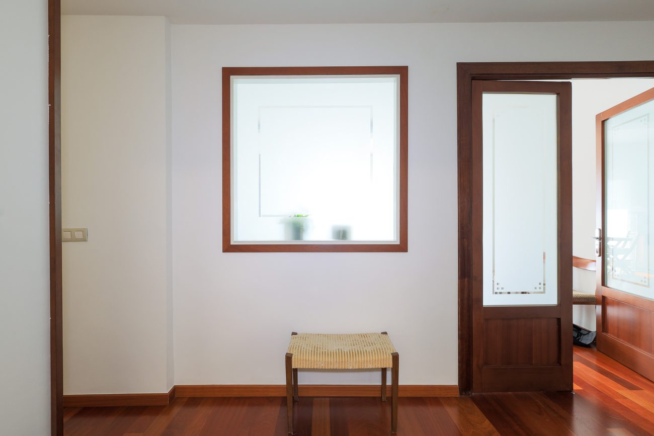 Apartment for sale on Enric Granados, Barcelona — bright, renovated and prime location