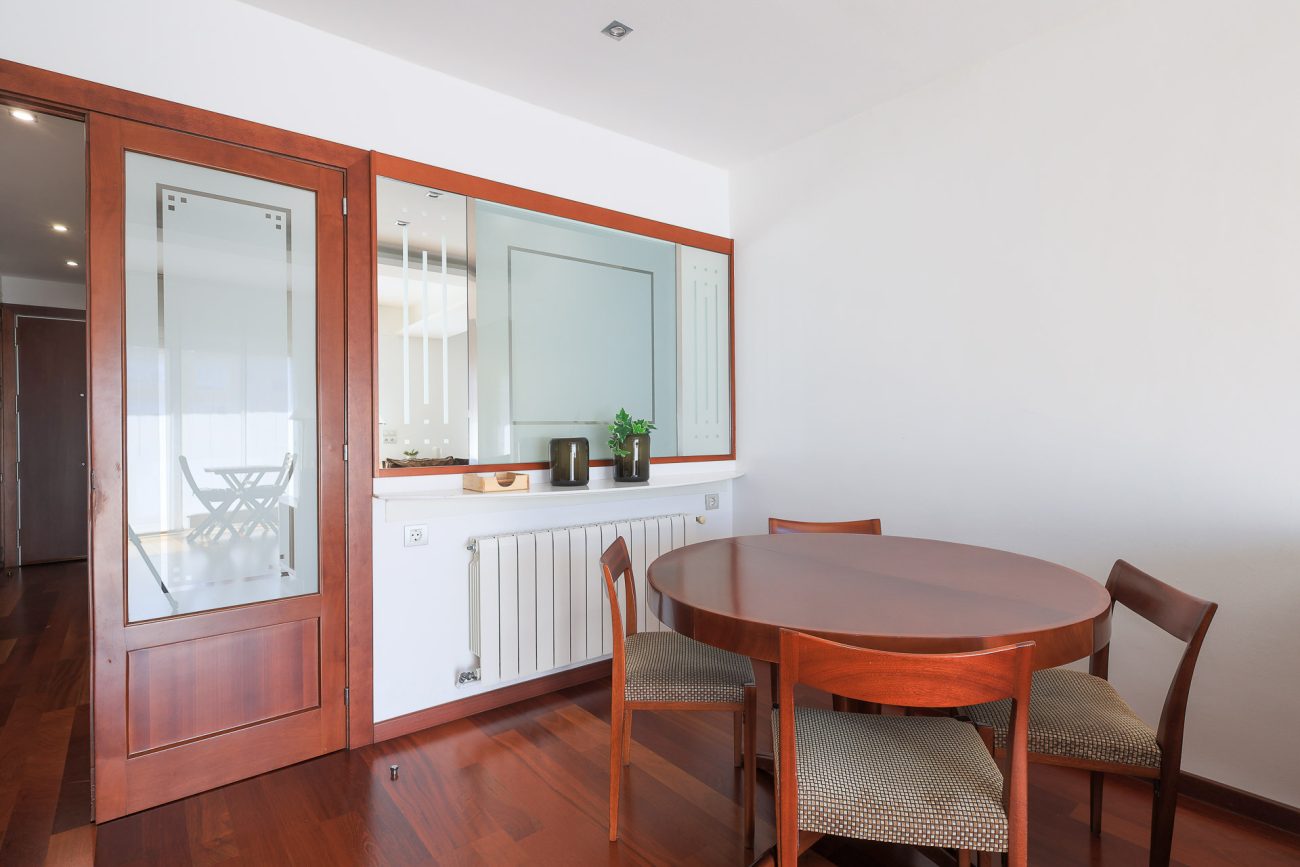 Apartment for sale on Enric Granados, Barcelona — bright, renovated and prime location