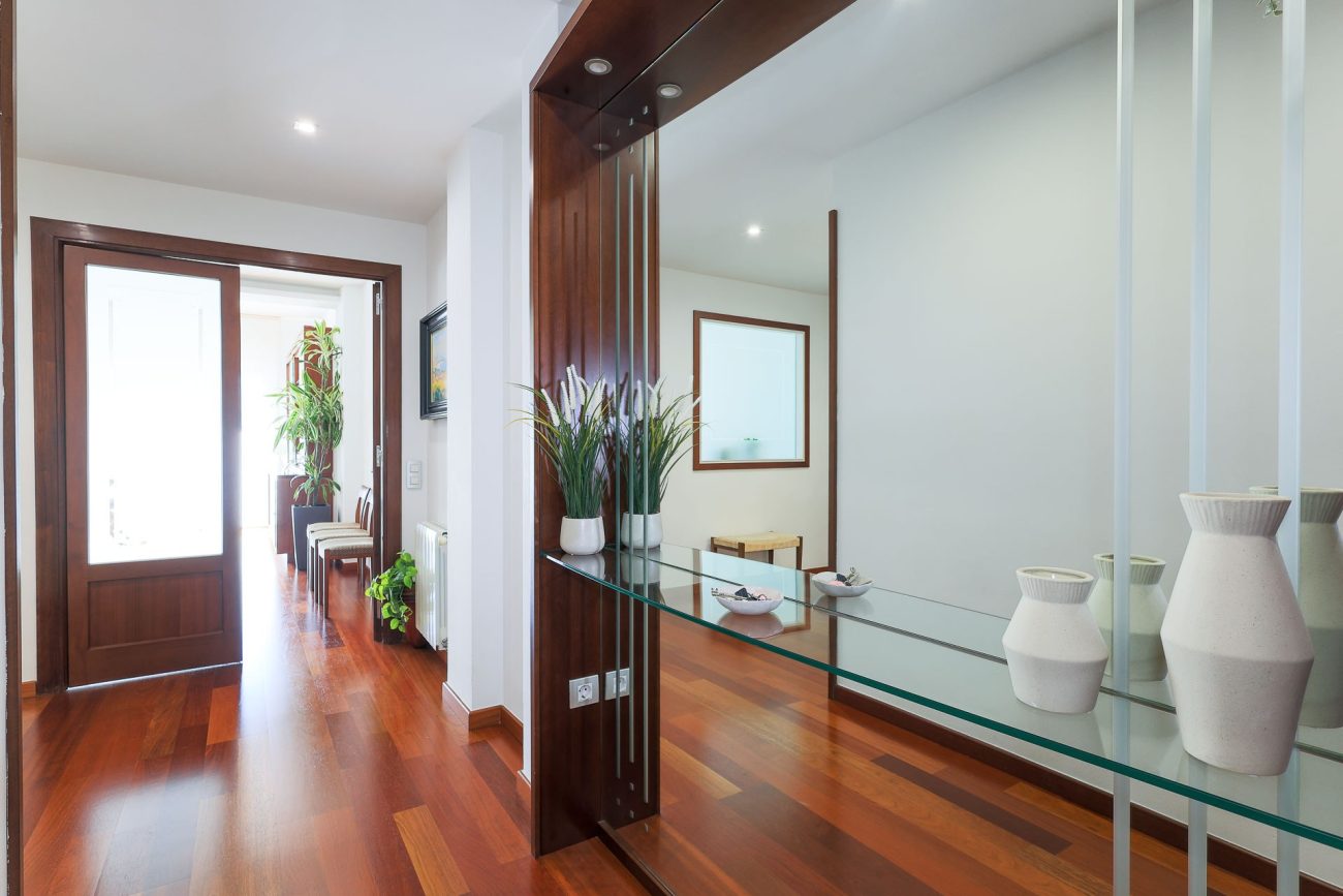 Apartment for sale on Enric Granados, Barcelona — bright, renovated and prime location