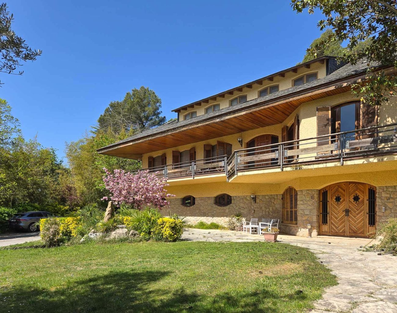 Luxury villa in Begues — unique estate with 6,000 m² plot and high investment potential