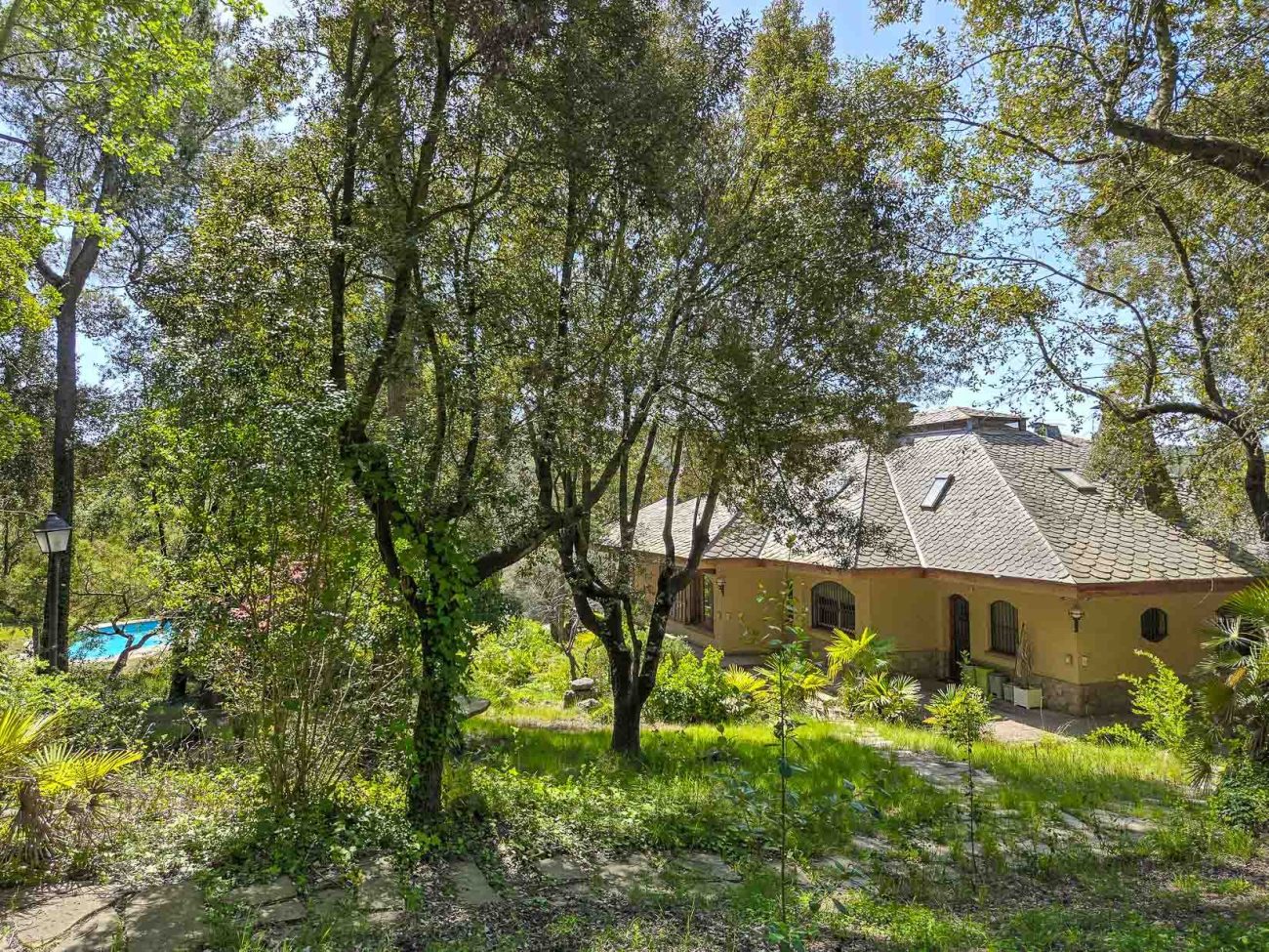 Luxury villa in Begues — unique estate with 6,000 m² plot and high investment potential