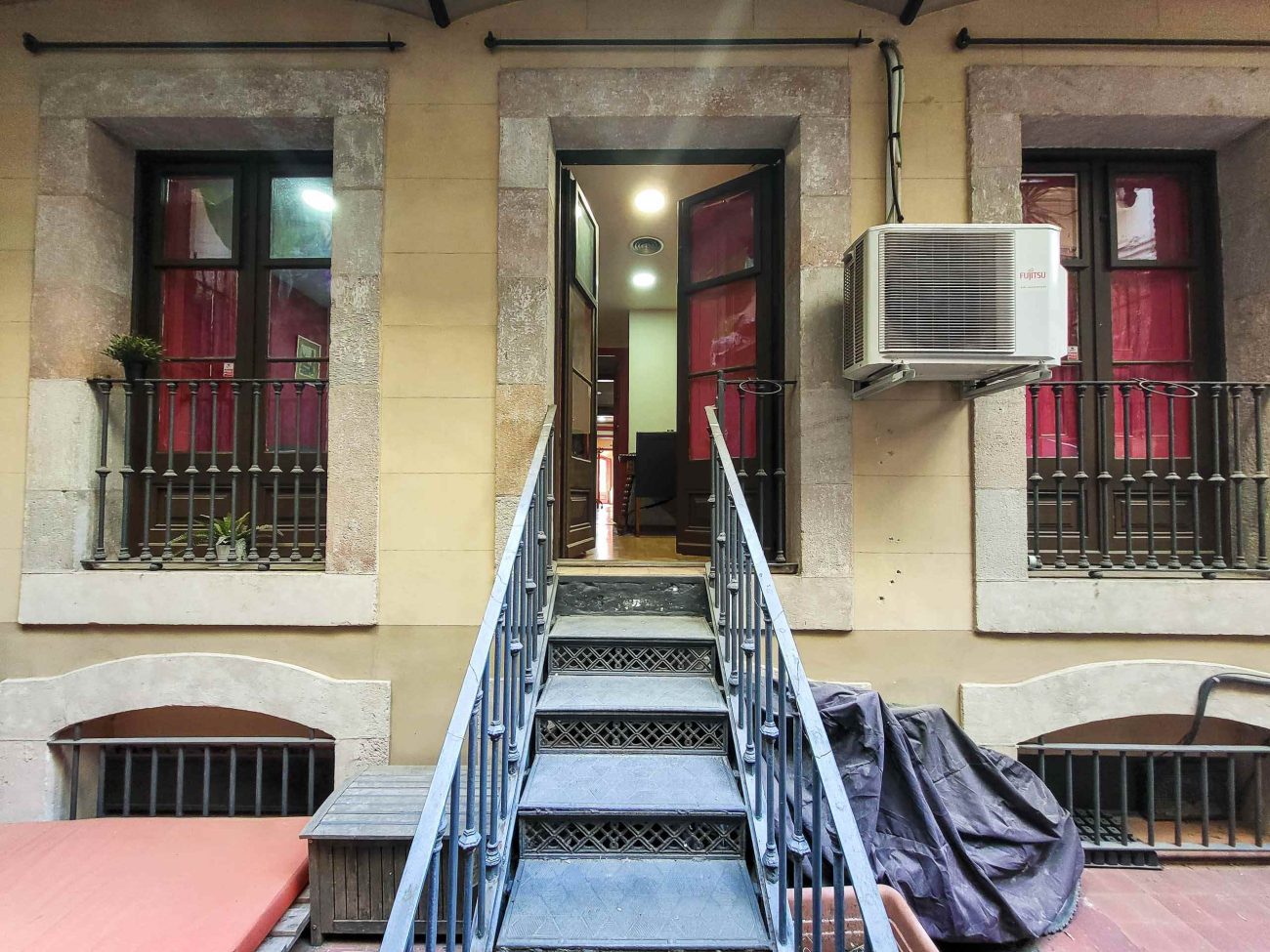 Luxury period property for sale in El Born, Barcelona: prime renovation opportunity on Marquès de l'Argentera