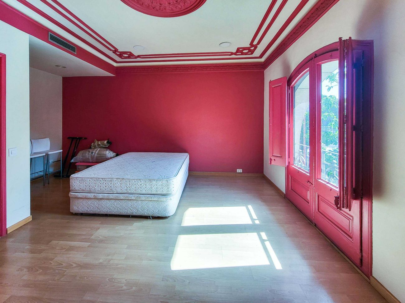 Luxury period property for sale in El Born, Barcelona: prime renovation opportunity on Marquès de l'Argentera