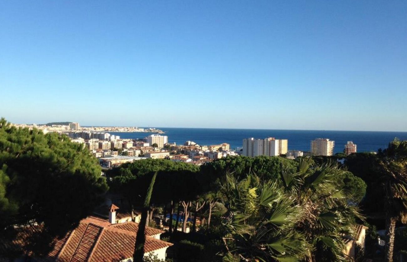 Stunning new home with views in Calonge