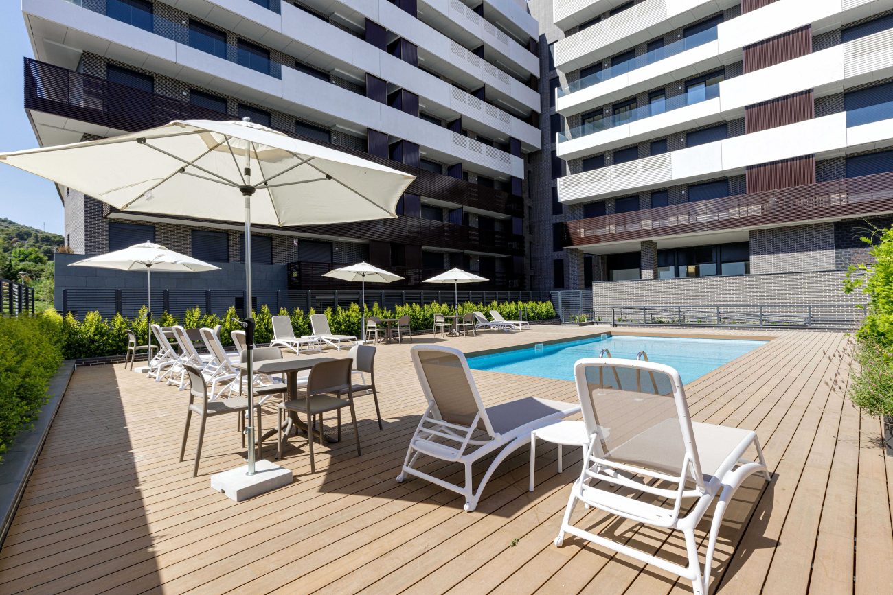 A new modern complex in the nearest suburb of Barcelona, a 5-minute walk from the sandy beach