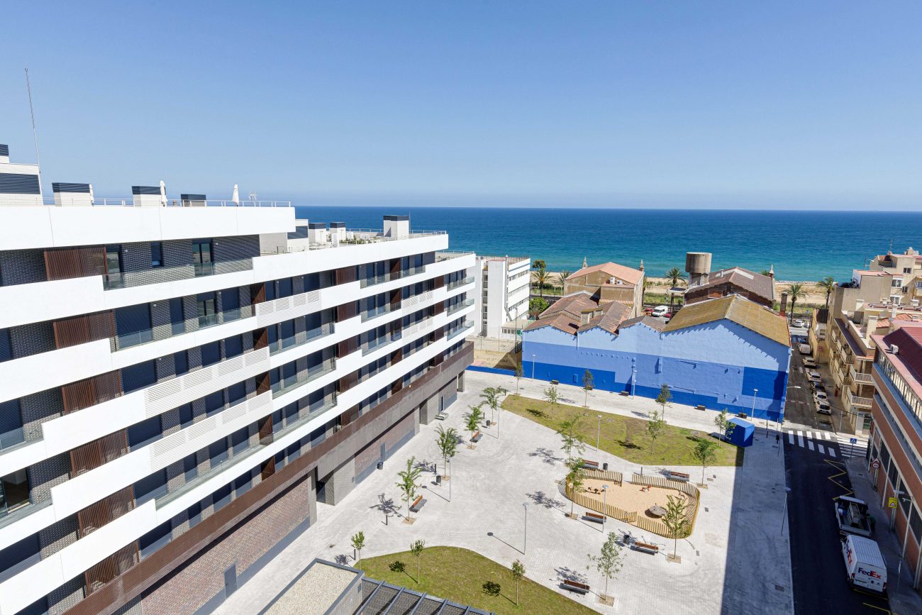 A new modern complex in the nearest suburb of Barcelona, a 5-minute walk from the sandy beach