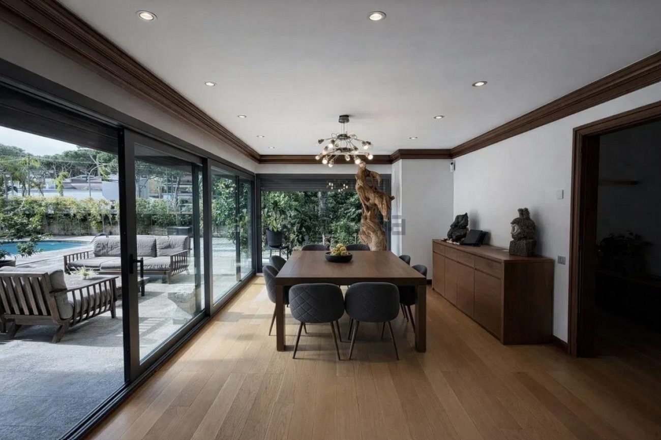 Villa for rent in Castelldefels Playa — second line to the sea with garden, pool and sauna