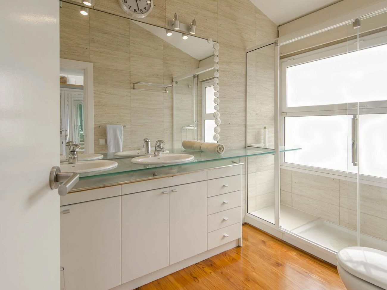 A modern and elegant home in a privileged location