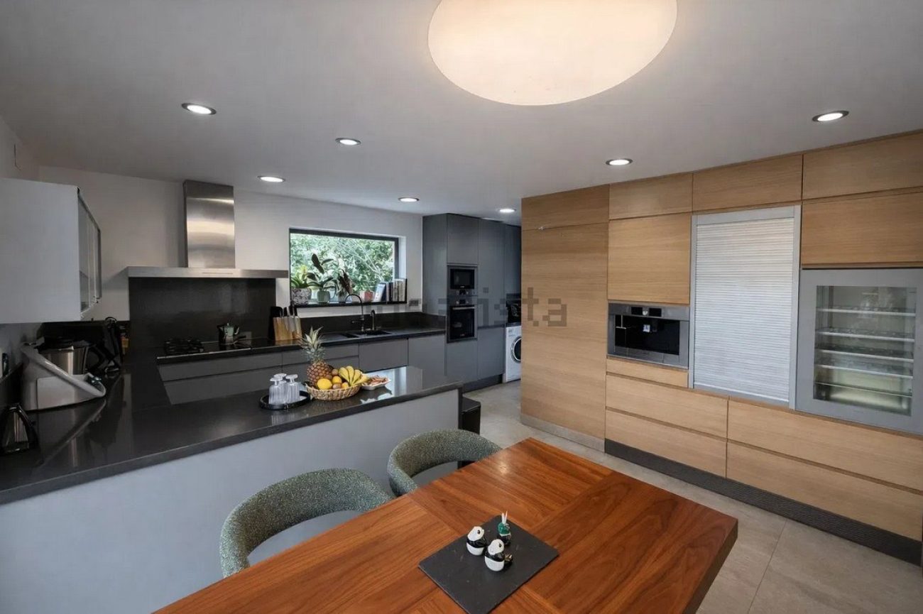 Villa for rent in Castelldefels Playa — second line to the sea with garden, pool and sauna
