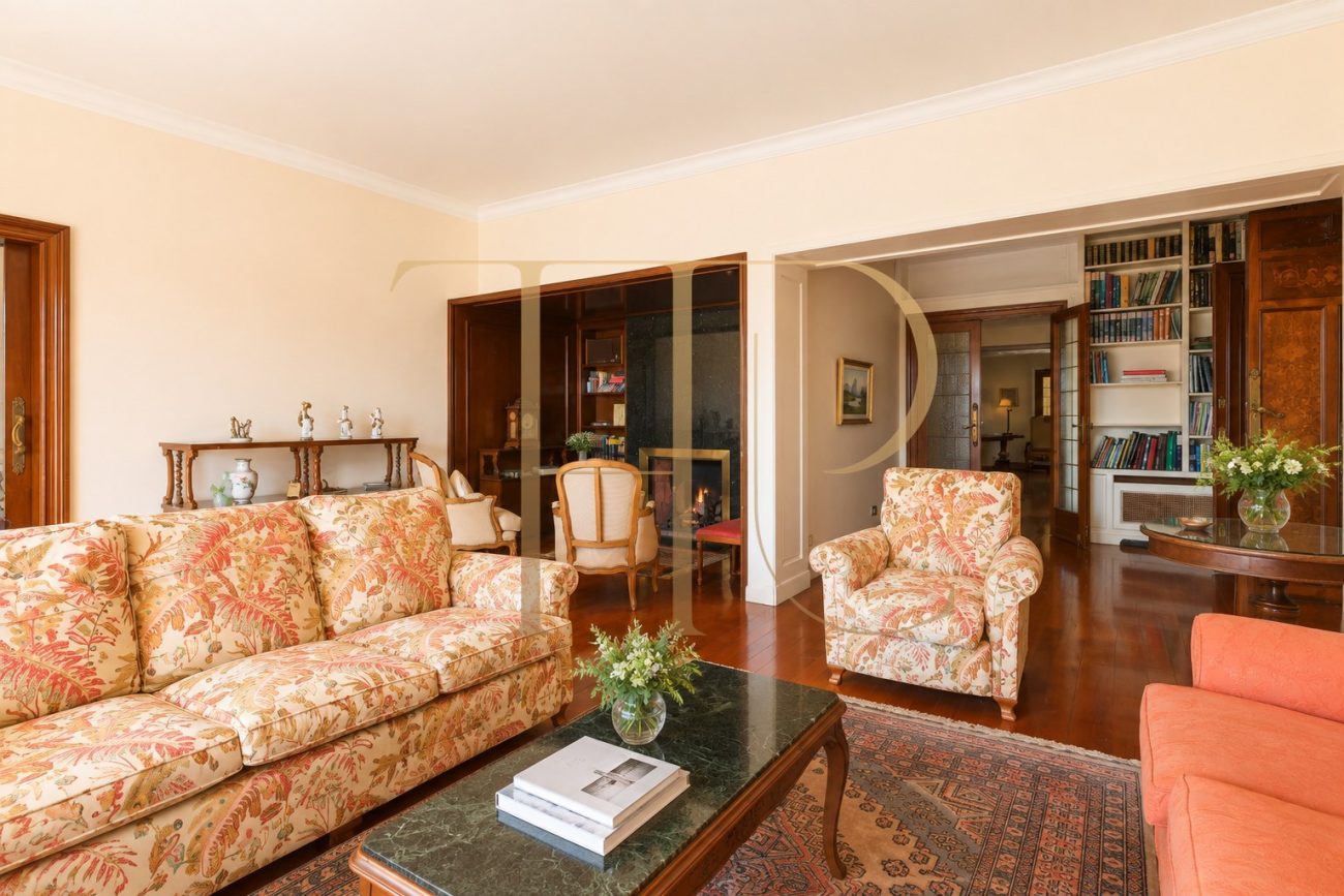 Exclusive 470 sqm Stately Apartment with Turó Park Views