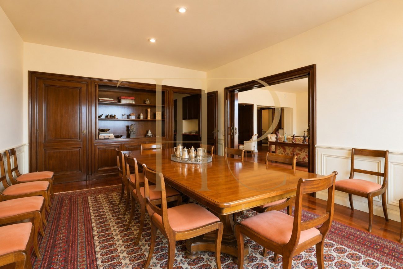 Exclusive 470 sqm Stately Apartment with Turó Park Views