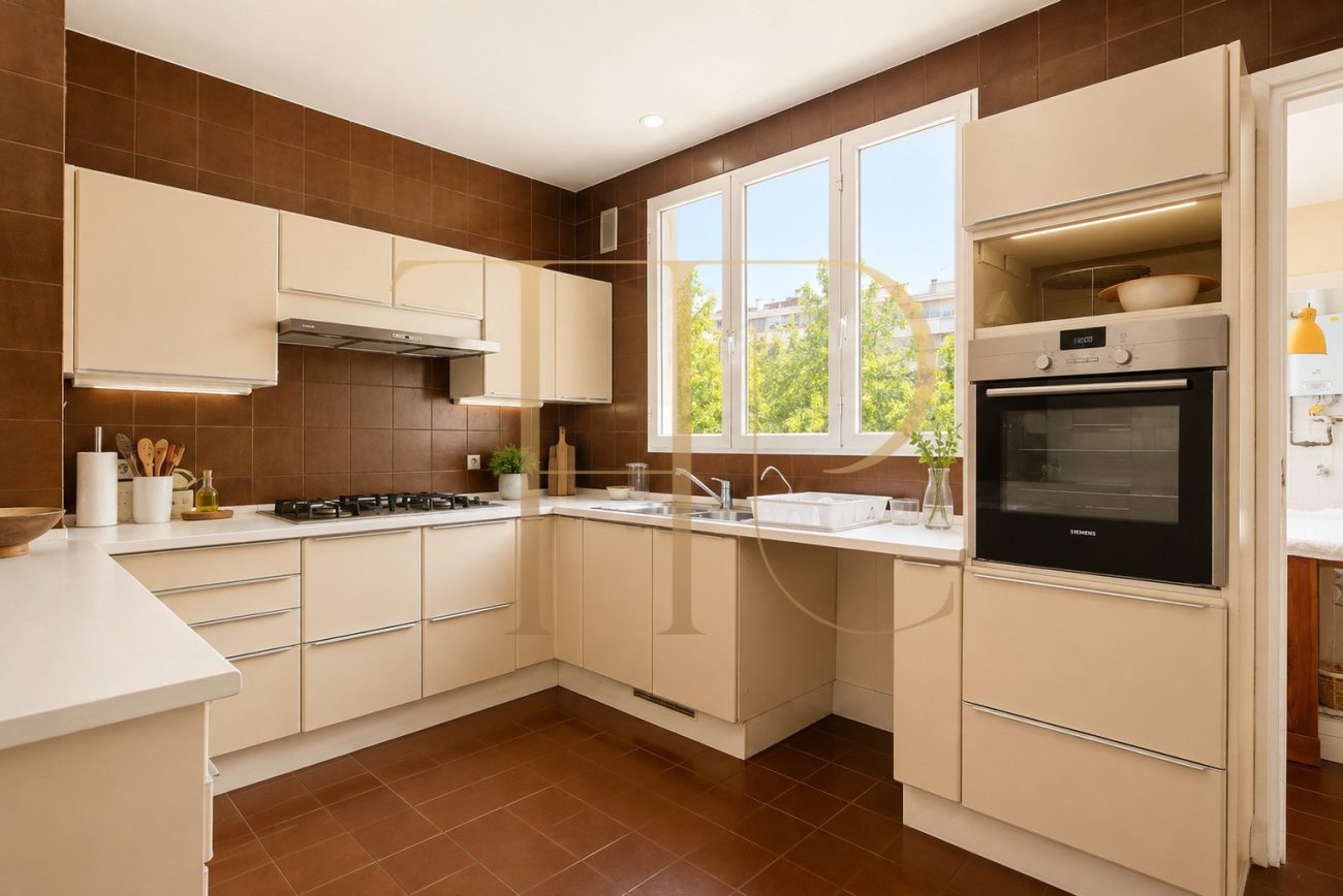 Exclusive 470 sqm Stately Apartment with Turó Park Views