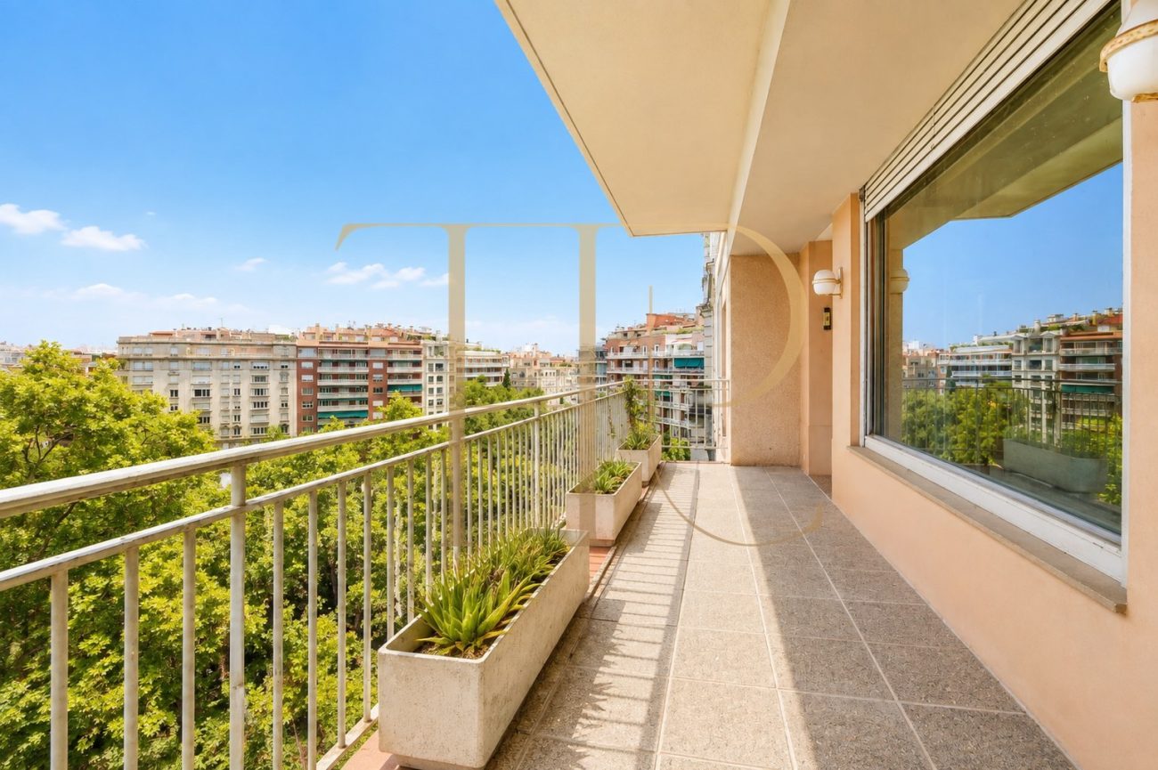 Exclusive 470 sqm Stately Apartment with Turó Park Views