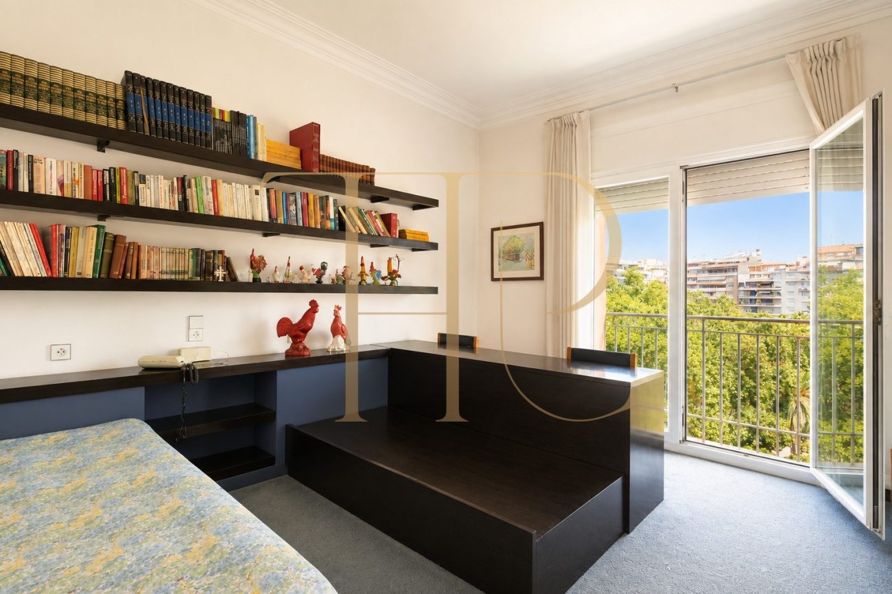 Exclusive 470 sqm Stately Apartment with Turó Park Views