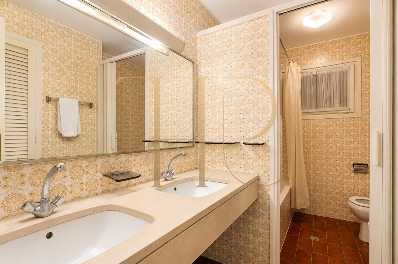 Exclusive 470 sqm Stately Apartment with Turó Park Views