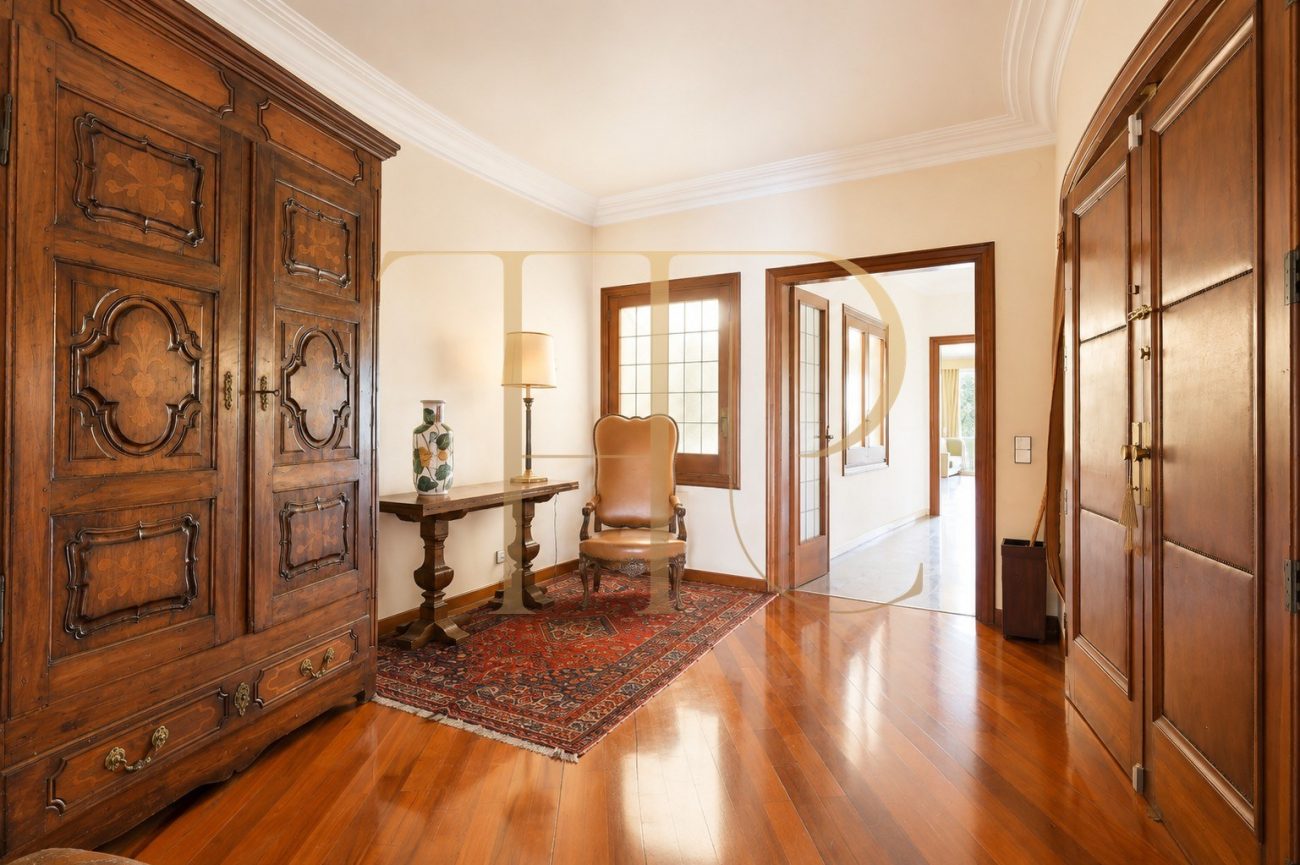 Exclusive 470 sqm Stately Apartment with Turó Park Views