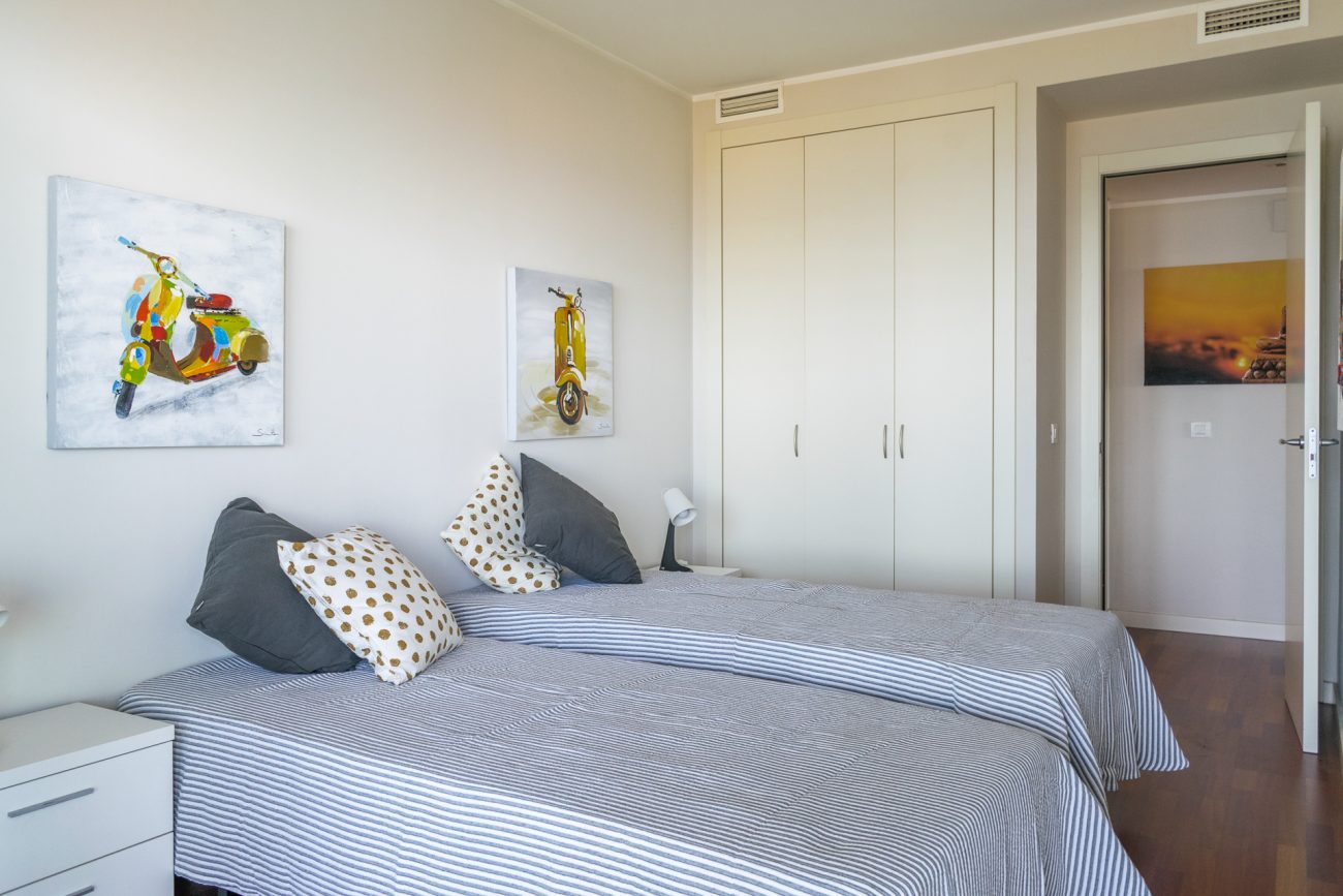 Apartment on the first line of the sea with a stunning view