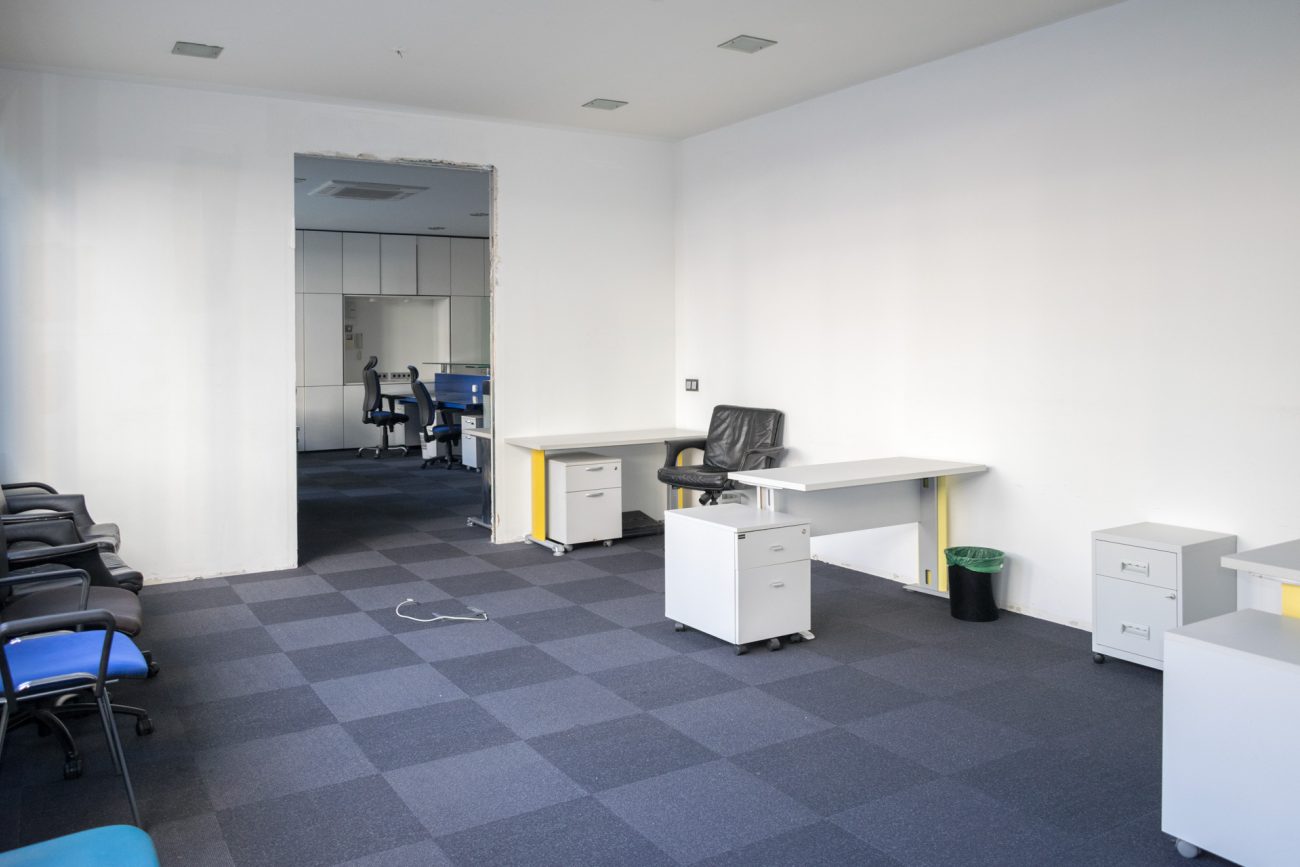 Funcional office on one of the main streets of Barcelona
