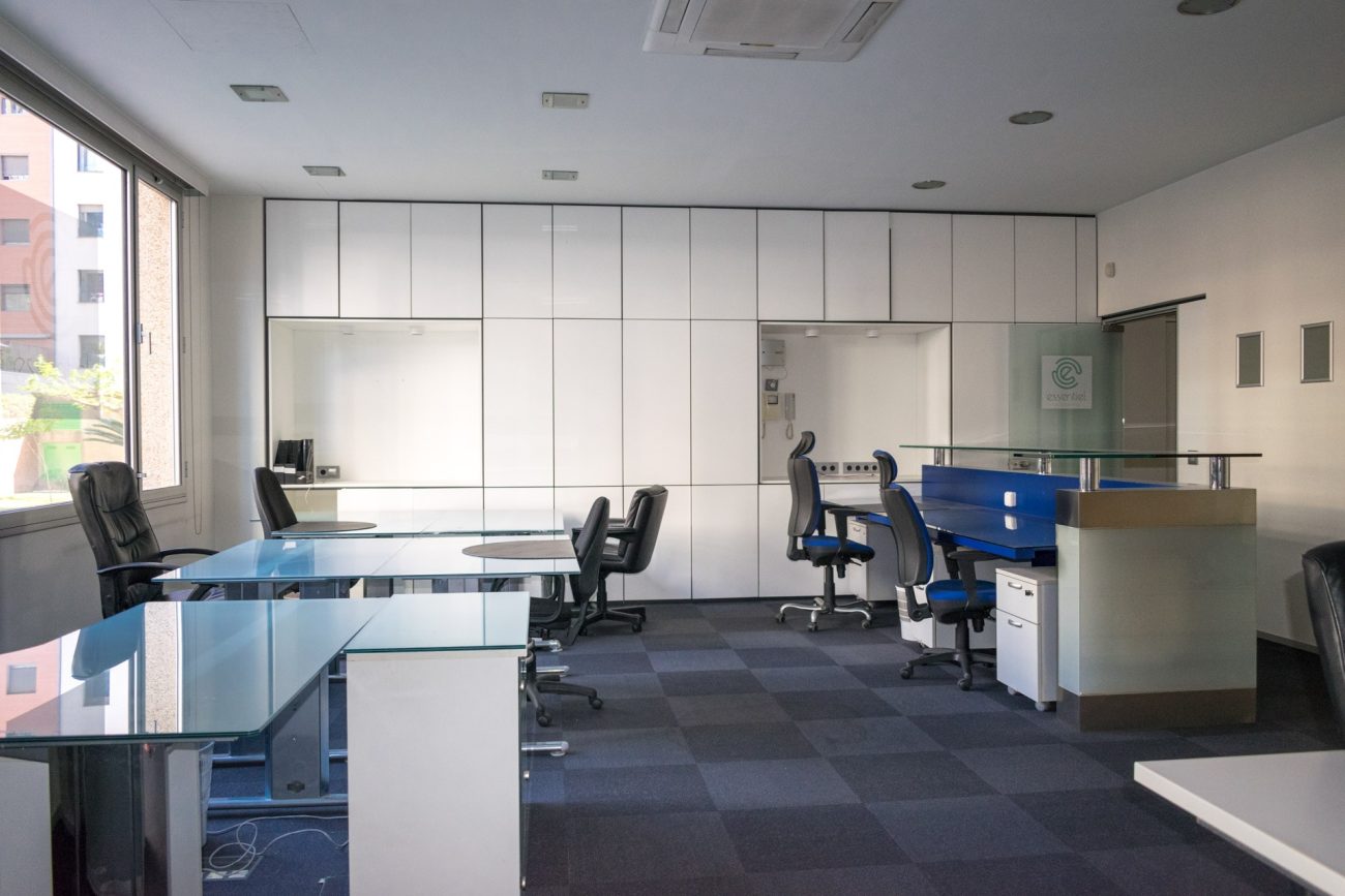 Funcional office on one of the main streets of Barcelona