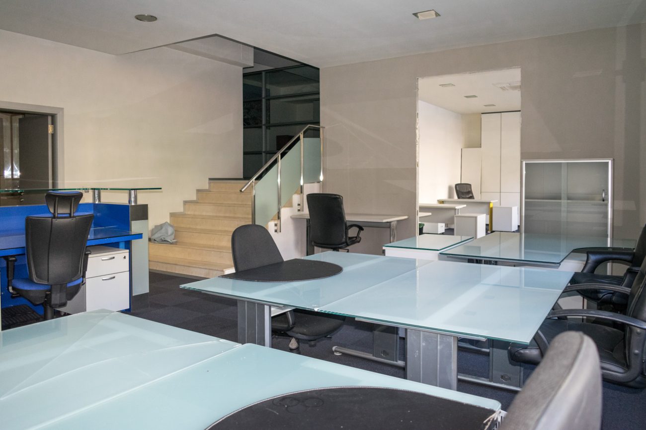 Funcional office on one of the main streets of Barcelona
