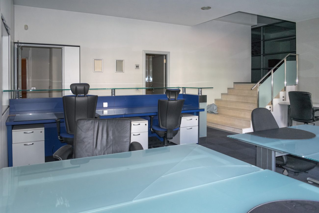 Funcional office on one of the main streets of Barcelona