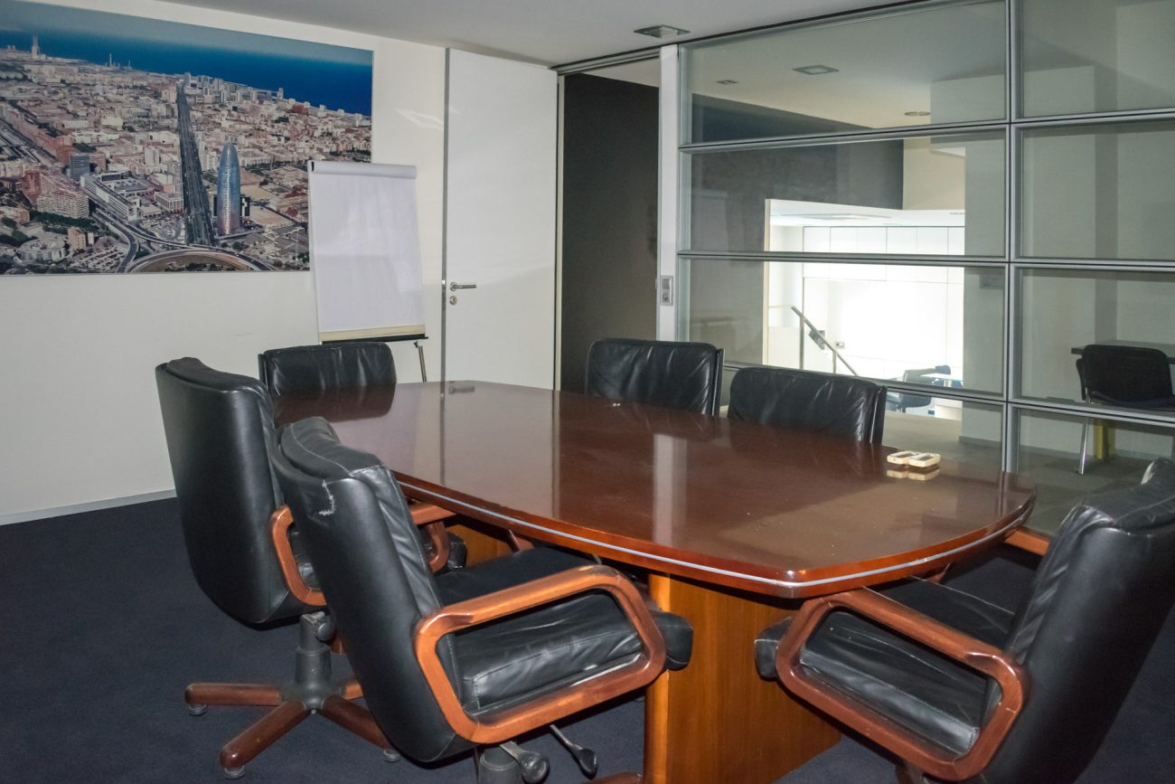 Funcional office on one of the main streets of Barcelona
