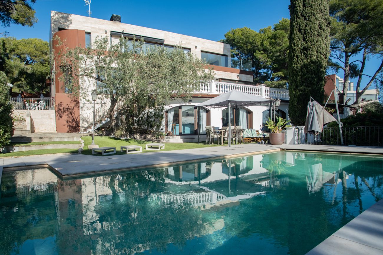 Luxury Retreat with Unrivaled Views in Castelldefels