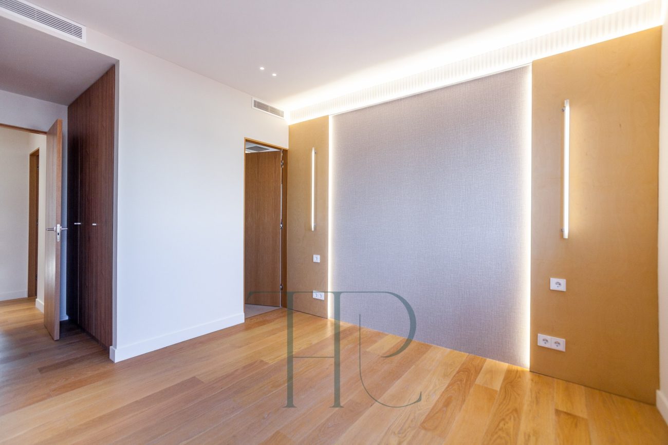 Spectacular penthouse with two large terraces and high-quality finishes