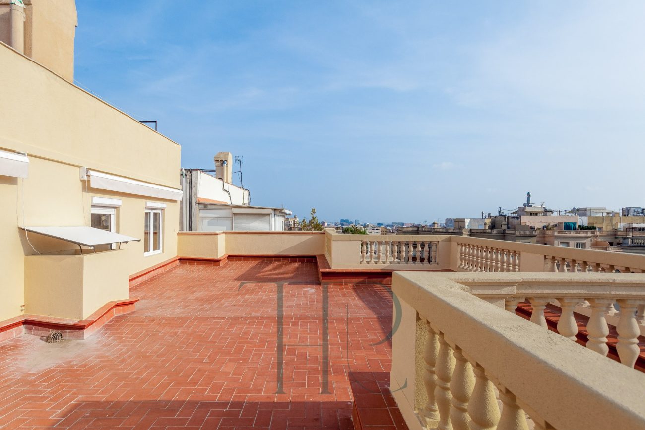 Spectacular penthouse with two large terraces and high-quality finishes