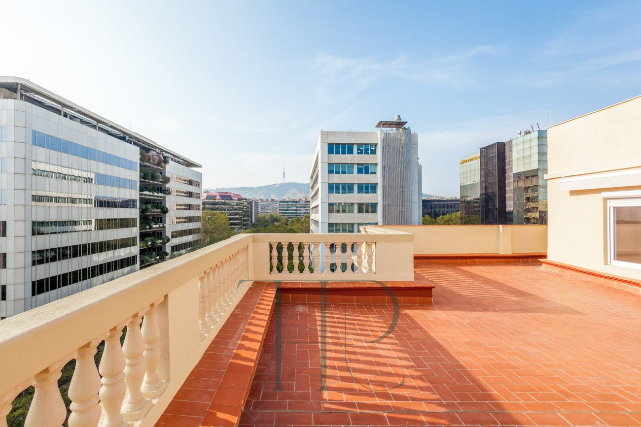 Spectacular penthouse with two large terraces and high-quality finishes