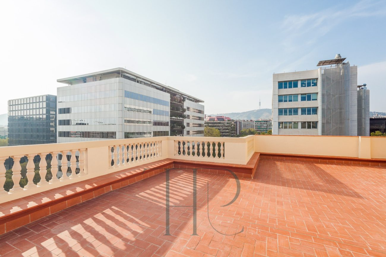 Spectacular penthouse with two large terraces and high-quality finishes