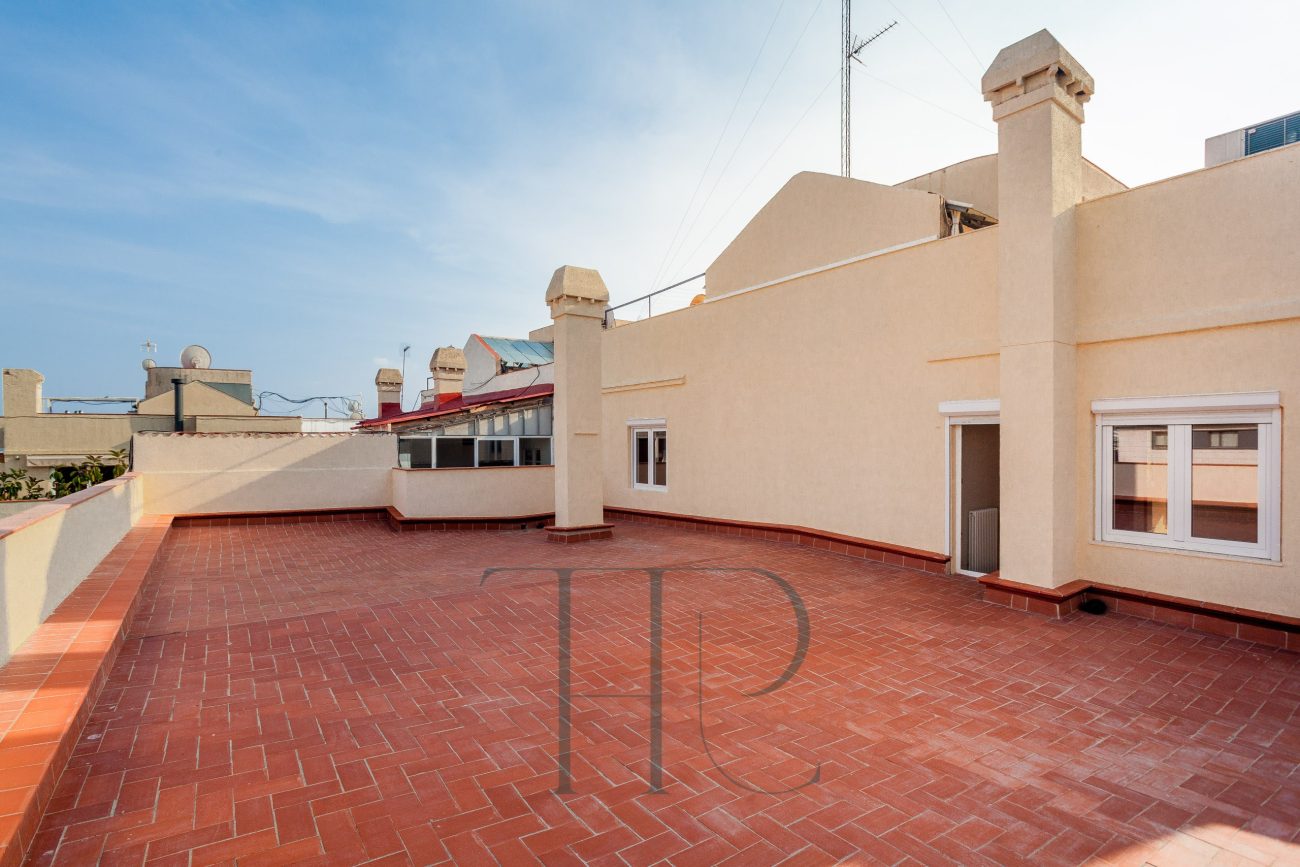 Spectacular penthouse with two large terraces and high-quality finishes