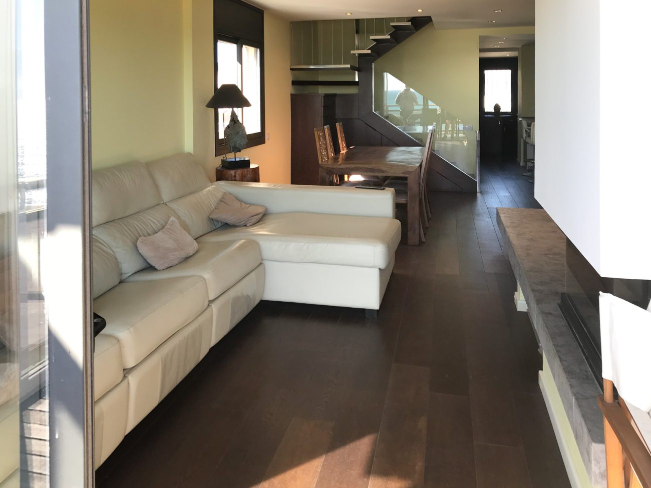 Exclusive duplex penthouse on the sea shore